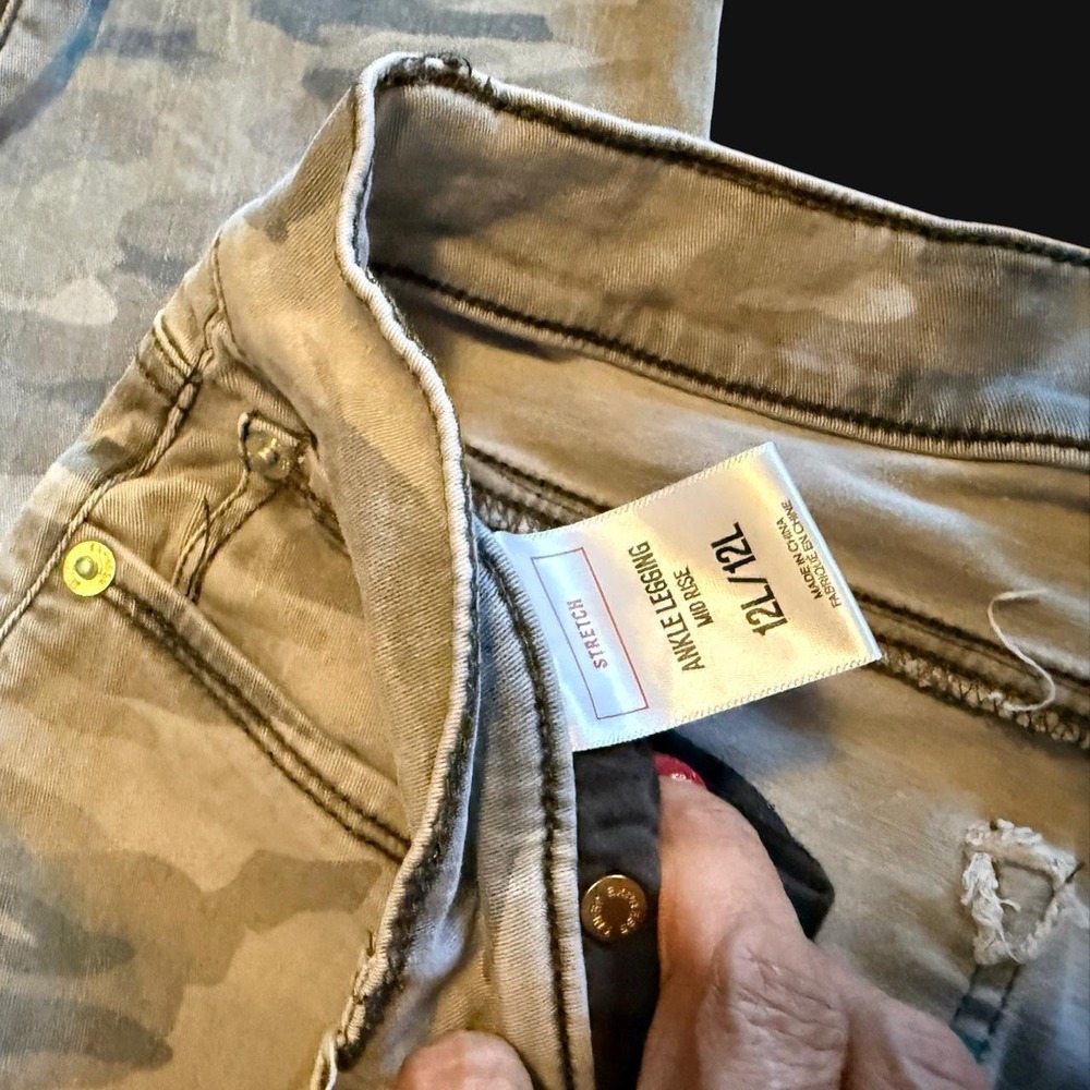 Express Women's Gray Camo Cropped Jeans Size 12. - Picture 3 of 3
